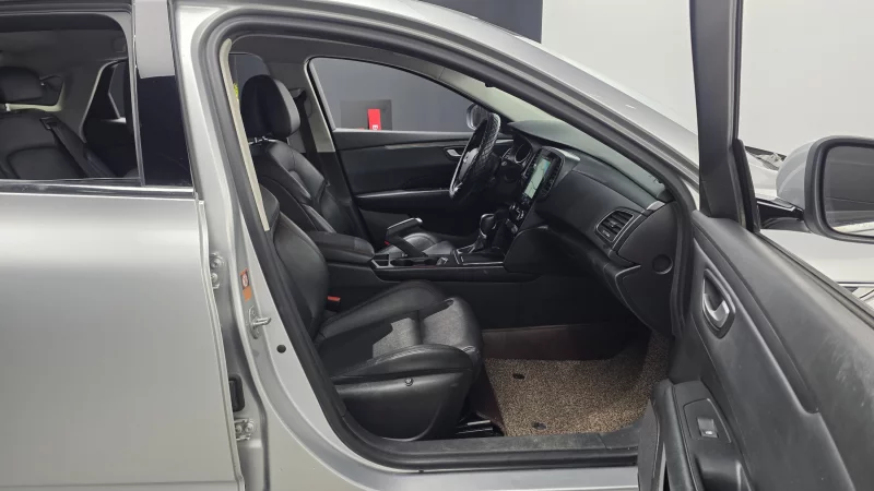 Renault SM6