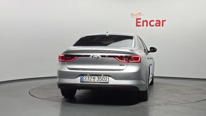 Renault SM6