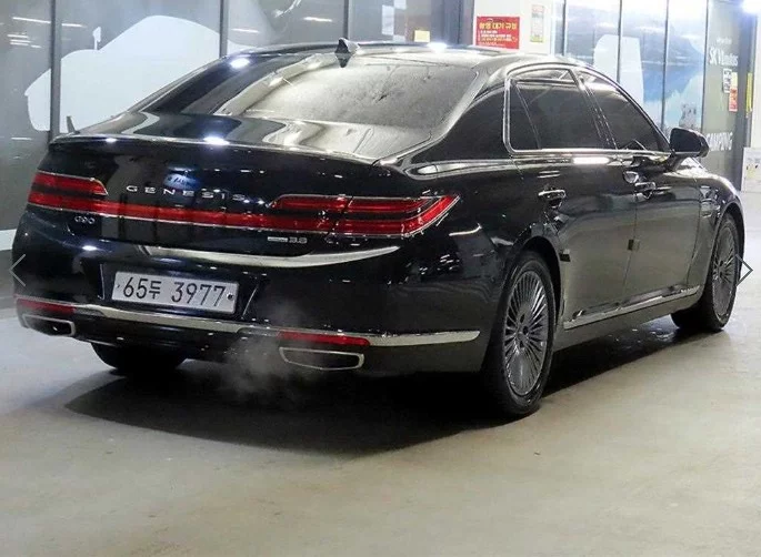 Genesis G90