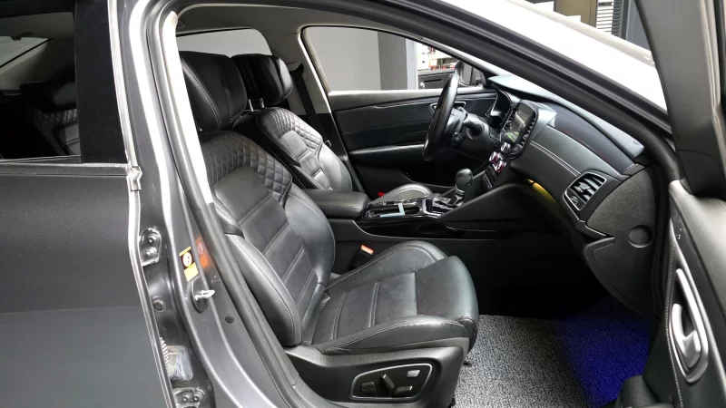 Renault SM6