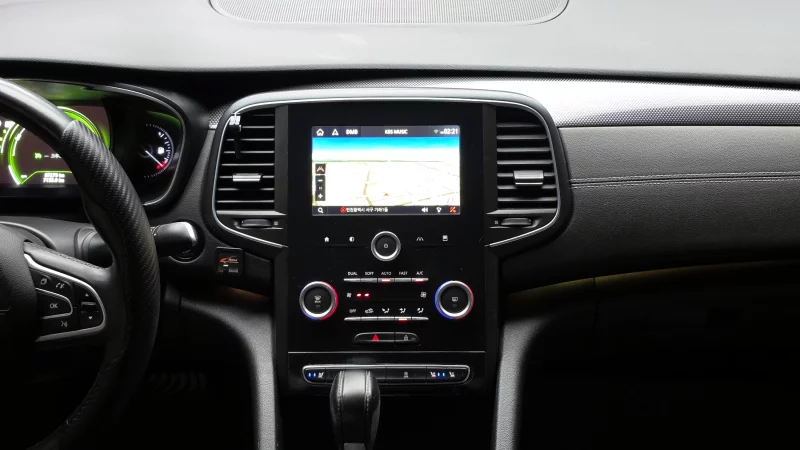 Renault SM6