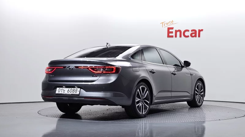 Renault SM6