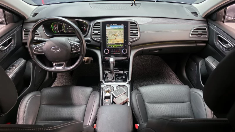 Renault SM6