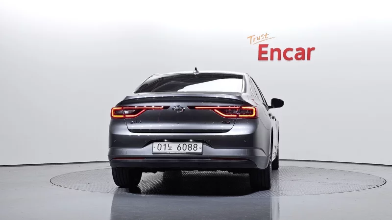 Renault SM6