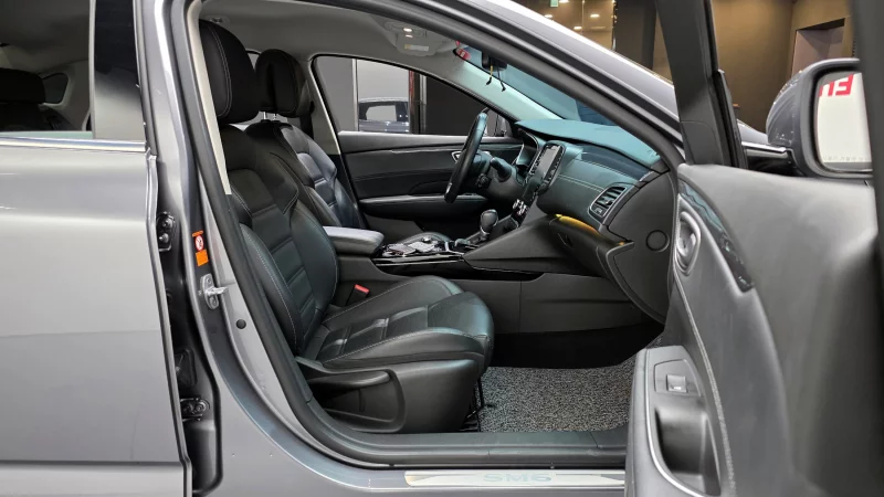 Renault SM6