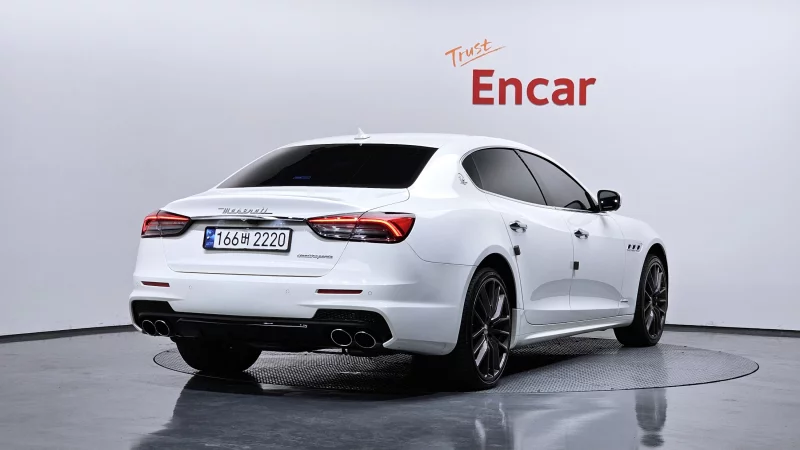 Maserati Quattroporte