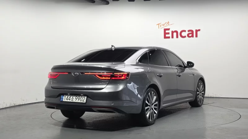 Renault SM6