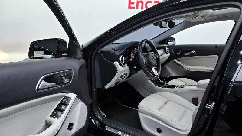 Mercedes-Benz GLA-Class
