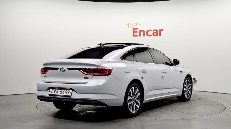Renault SM6