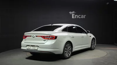 Renault SM6