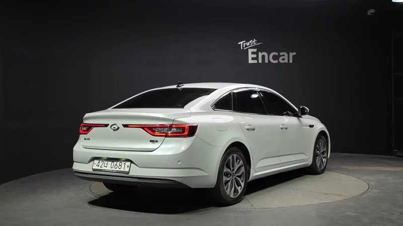 Renault SM6