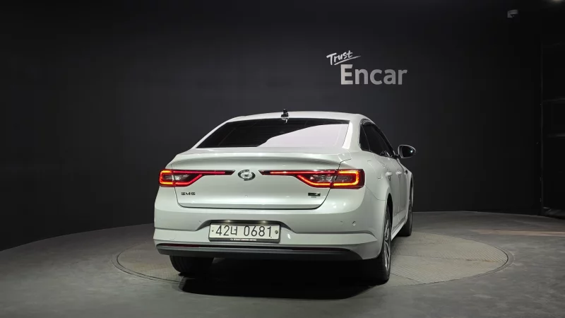 Renault SM6