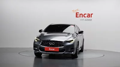Infiniti Q30