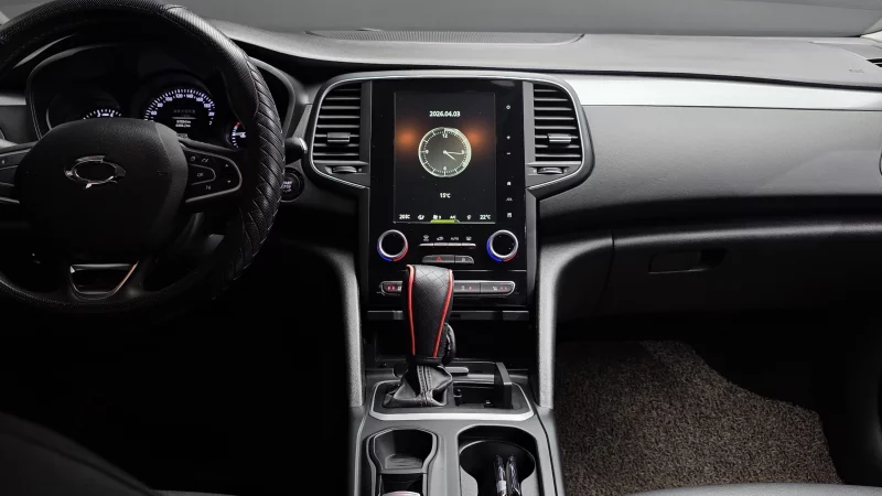 Renault SM6