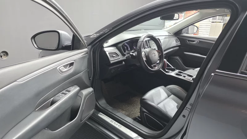 Renault SM6