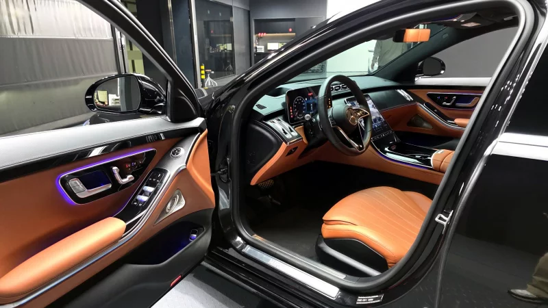 Mercedes-Benz S-Class