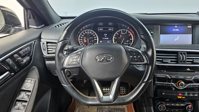 Infiniti Q30