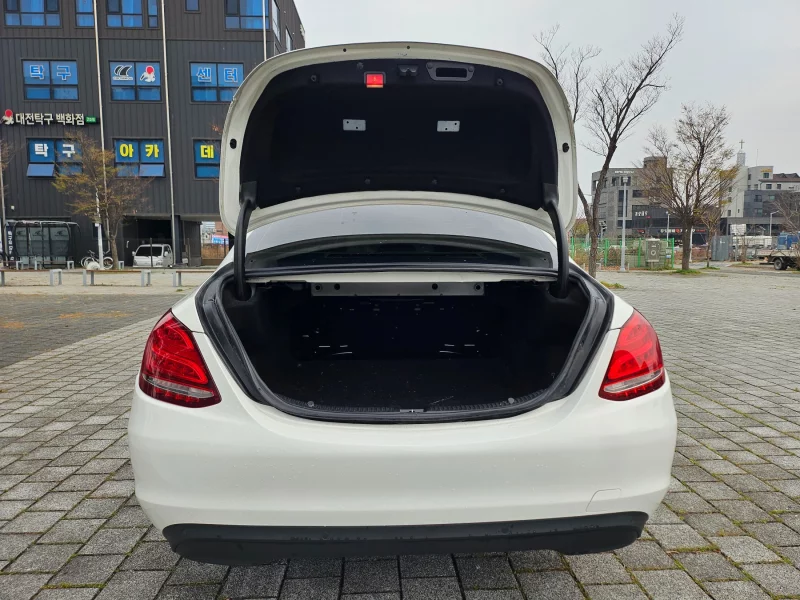 Mercedes-Benz C-Class