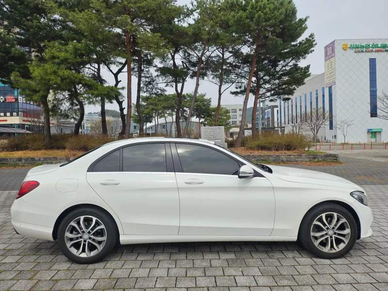 Mercedes-Benz C-Class