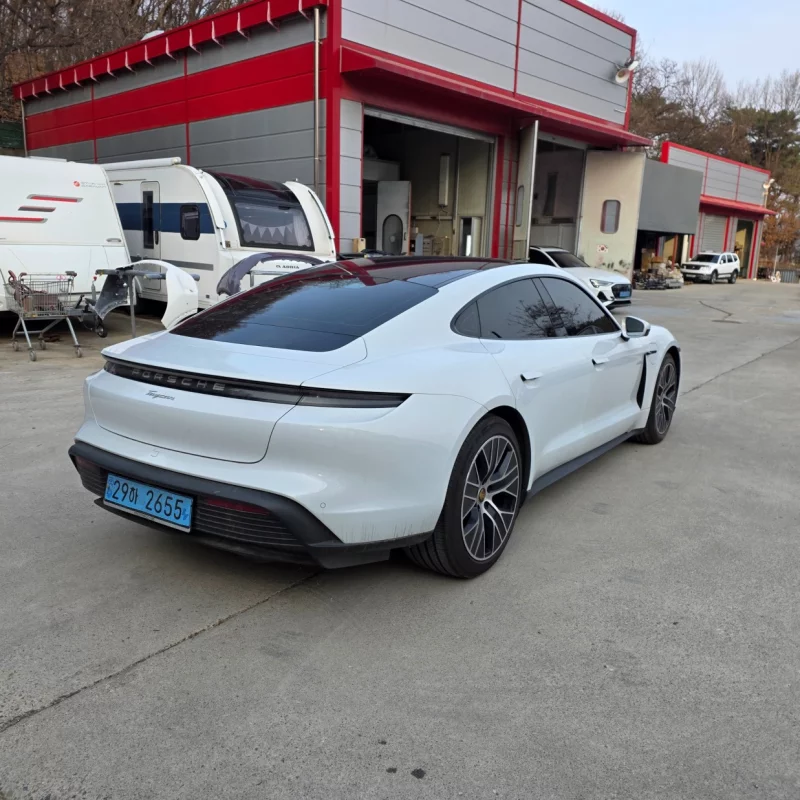 Porsche Taycan