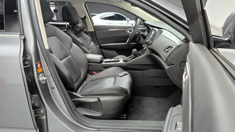Renault SM6