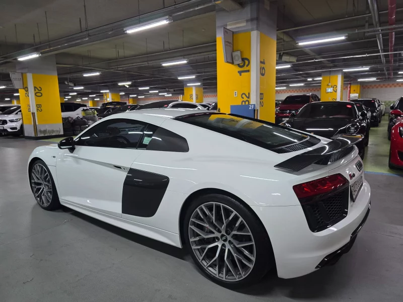 Audi R8
