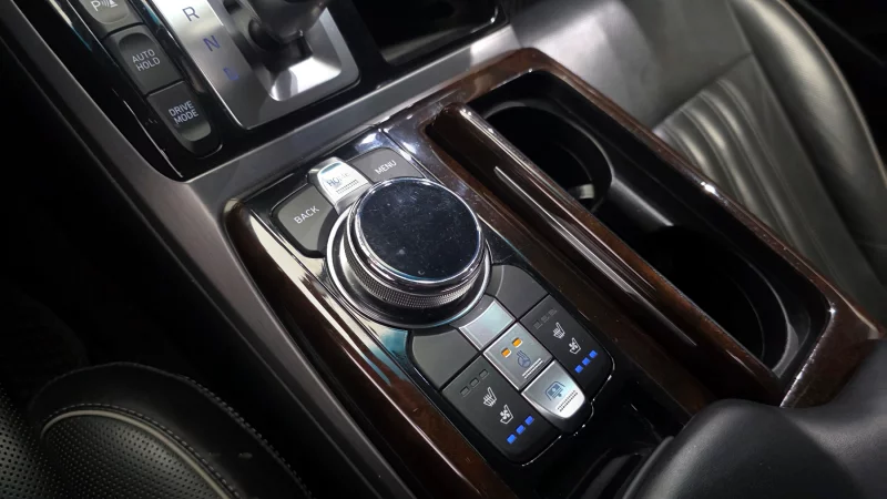 Genesis EQ900