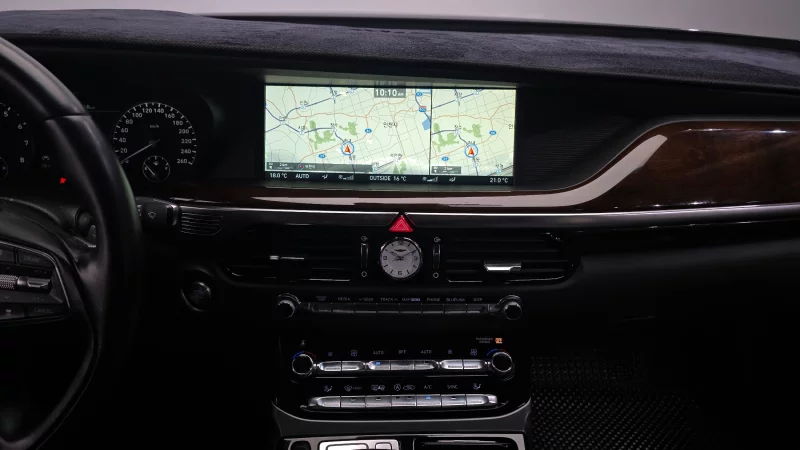 Genesis EQ900