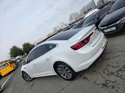 Renault SM6