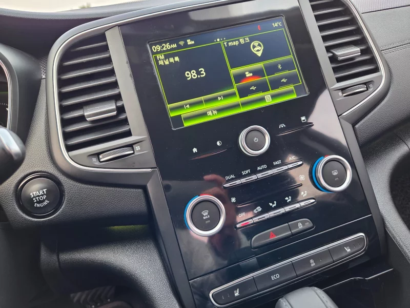 Renault SM6
