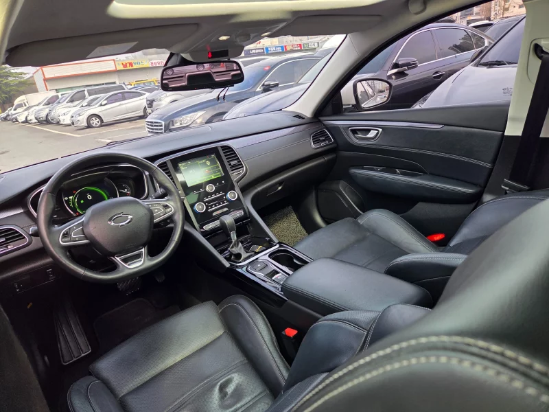 Renault SM6