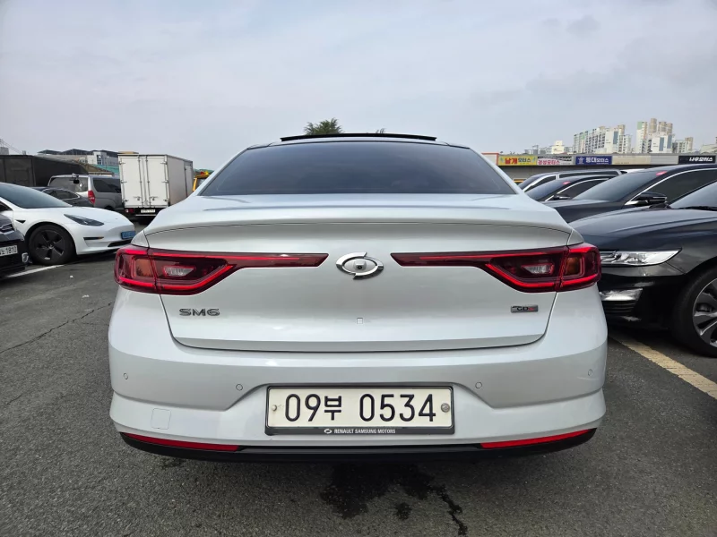 Renault SM6
