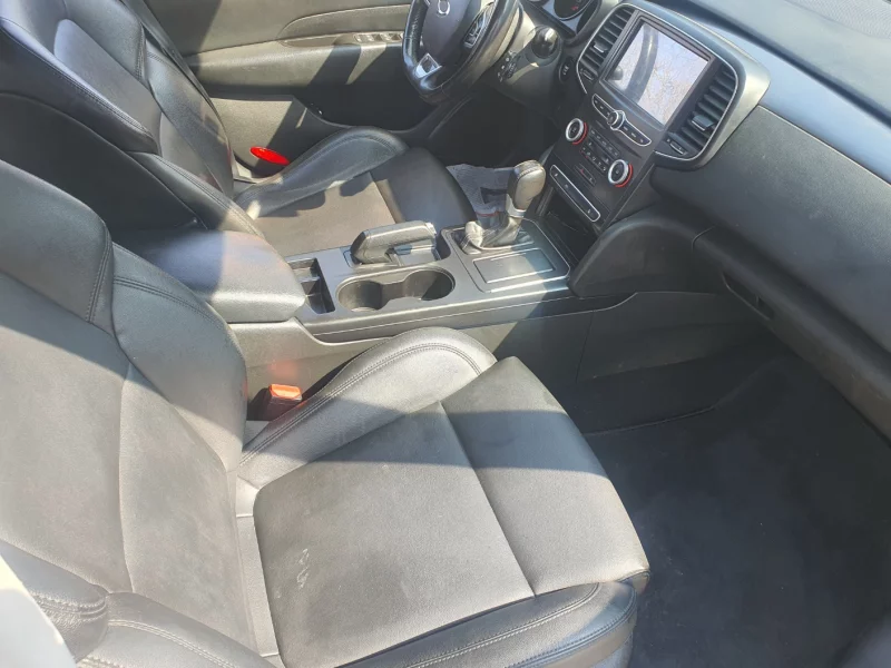 Renault SM6