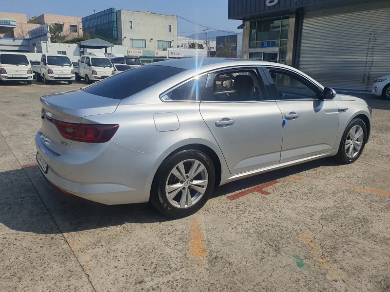 Renault SM6