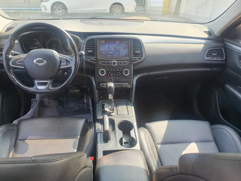 Renault SM6