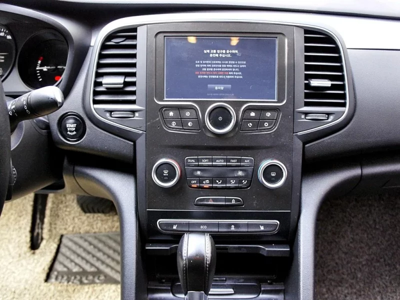 Renault SM6