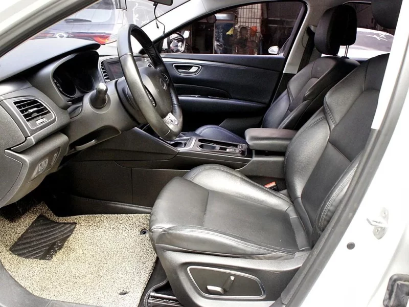 Renault SM6
