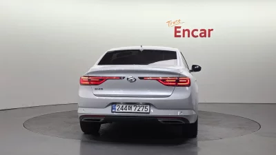 Renault SM6