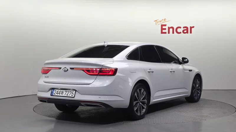 Renault SM6
