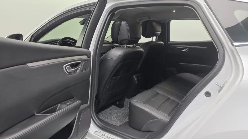 Renault SM6
