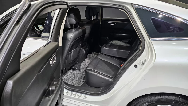 Renault SM6
