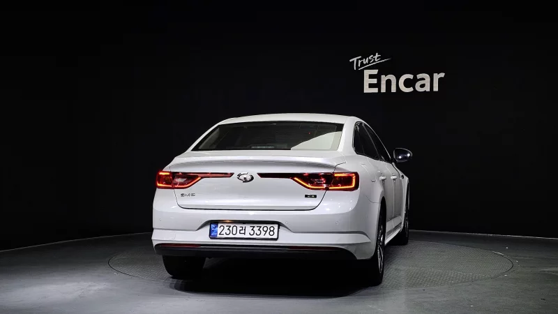 Renault SM6