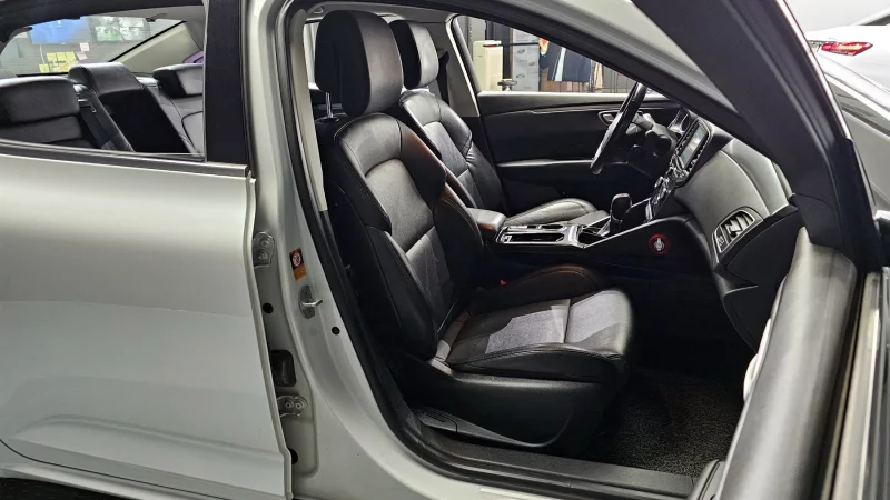 Renault SM6