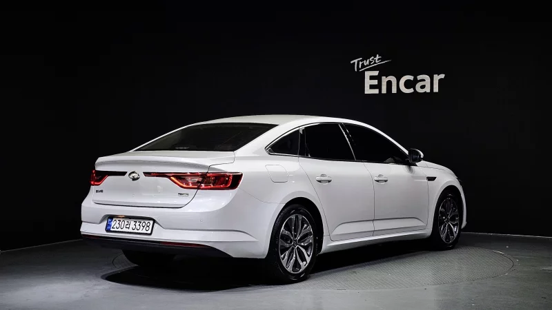 Renault SM6