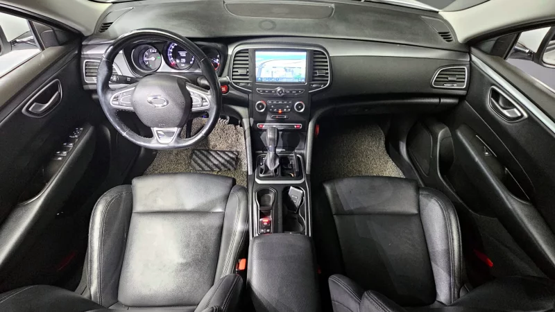 Renault SM6