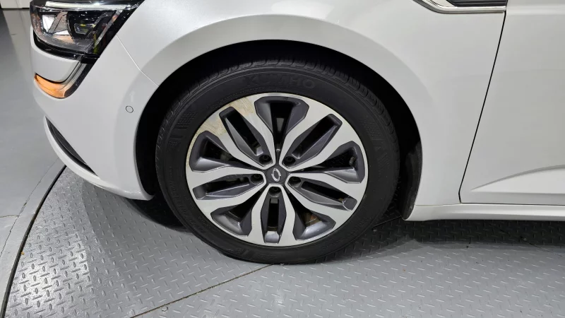 Renault SM6