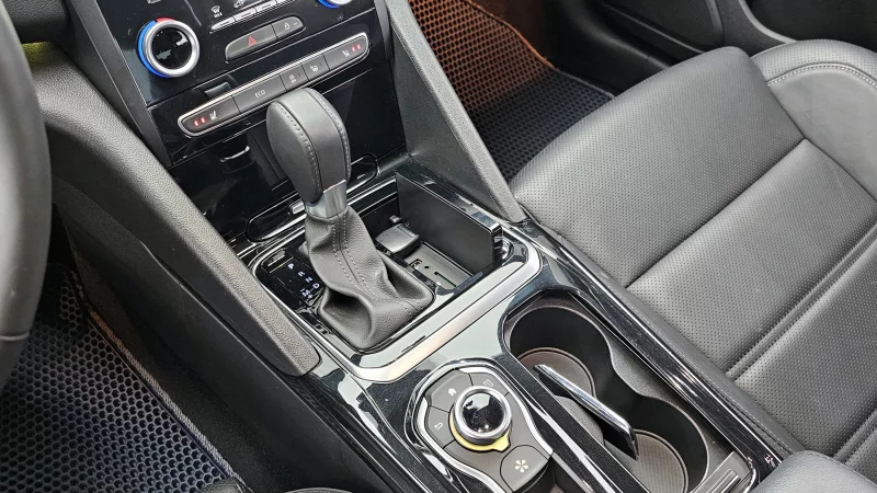 Renault SM6
