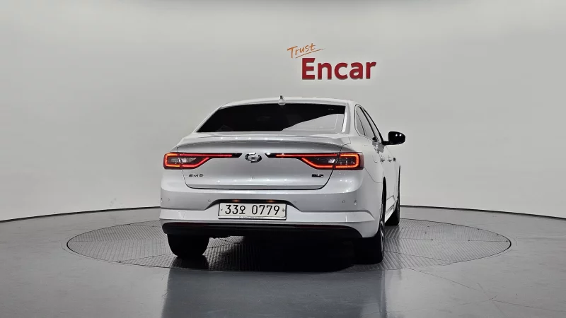 Renault SM6