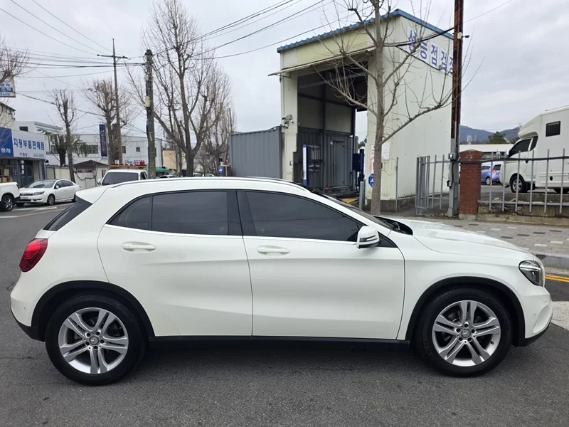 Mercedes-Benz GLA-Class
