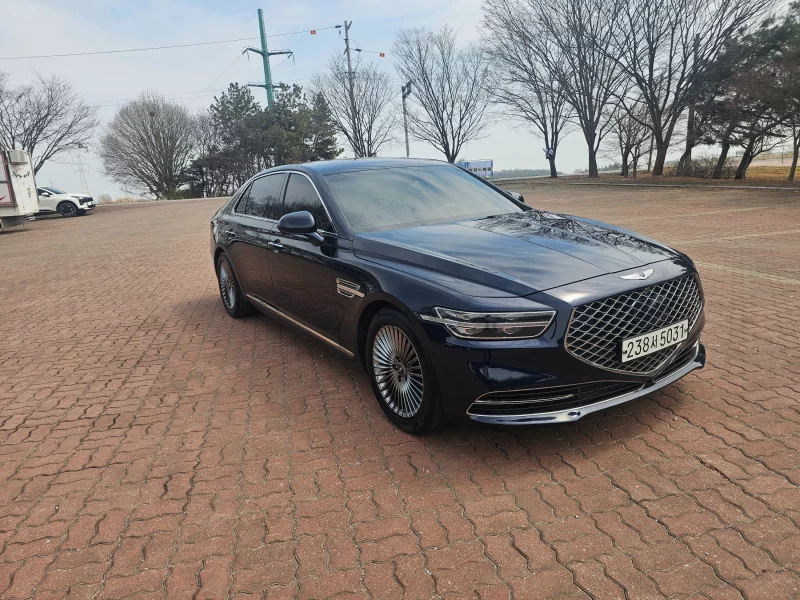Genesis G90